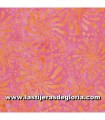 Tela Batik crisantemos naranjas sobre rosa Color Therapy Batiks de Maywood Studio